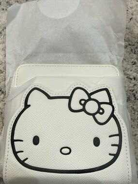 Jimmy Paul x Hello Kitty bow chain wallet